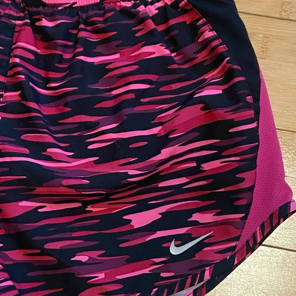 Nike Dri-Fit Pink Black Camo Running Shorts Women’s Small - Picture 4 of 7